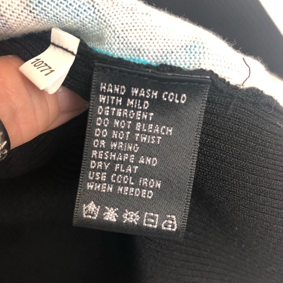 AUGUST SILK Black Lightweight Sweater Top - Picture 4 of 6